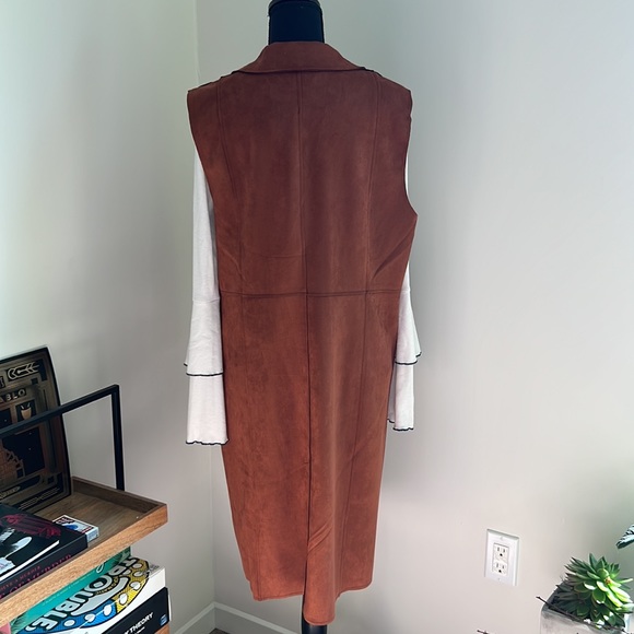 Worn once! Joan Vass chestnut sleeveless trench coat. Size large. - Picture 2 of 5